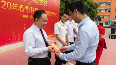 中国东方教育匠师：张兴强 ▎不忘初心 新华十载风雨同舟