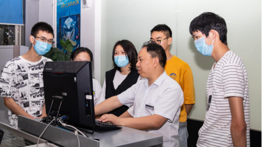 中国东方教育匠师：张兴强 ▎不忘初心 新华十载风雨同舟