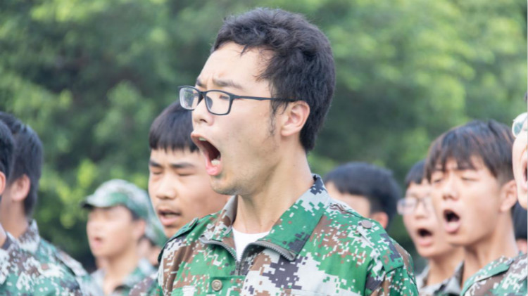 新华“三教三训”之军训|挥洒汗水书写迷彩青春!
