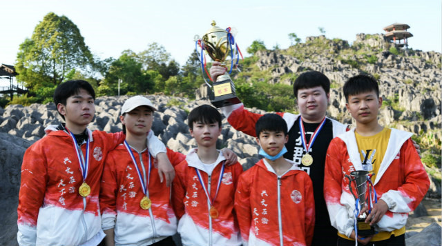 厉害!新华16岁电竞少年,签约国内顶级俱乐部!