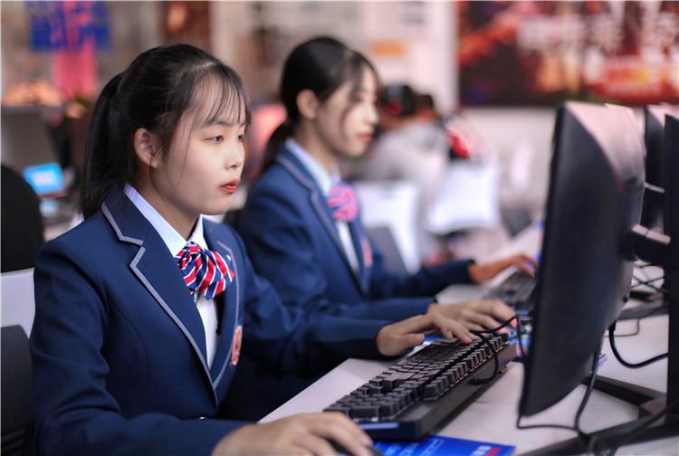 媒体关注：职业教育聚焦“真本事” 新华引路学子“好前程”