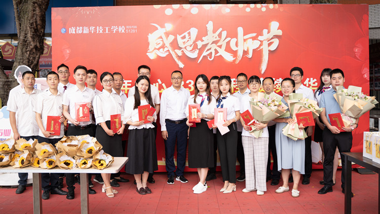 致敬“最美新华人” 平凡的守护人！