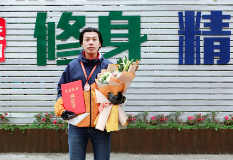 以赛促学，新华电脑学校学子用技能眺望更大的世界!