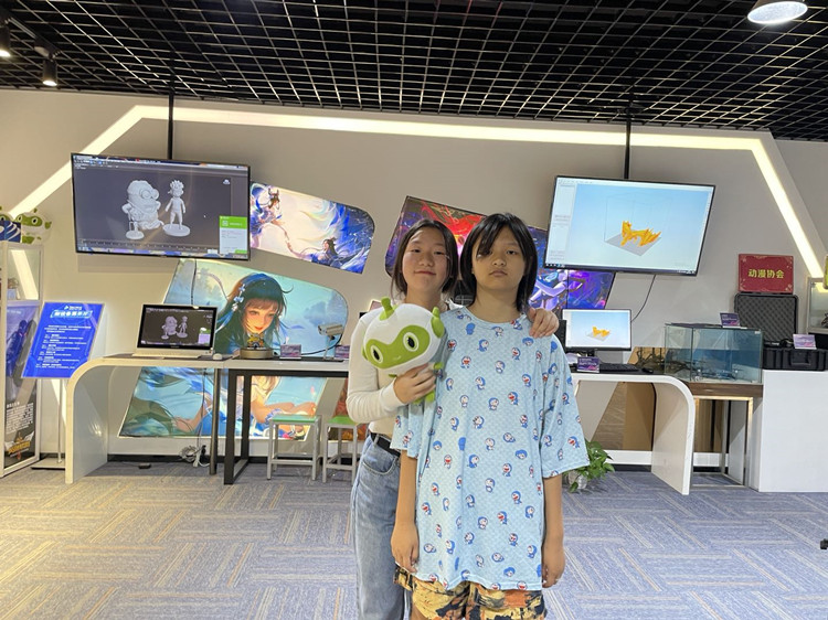 三姐妹一同报名，圆梦新华
