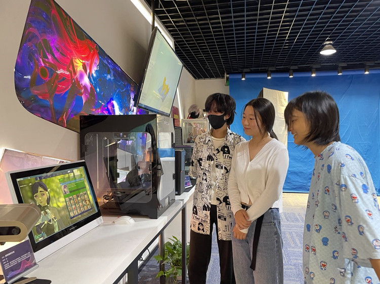 三姐妹一同报名，圆梦新华