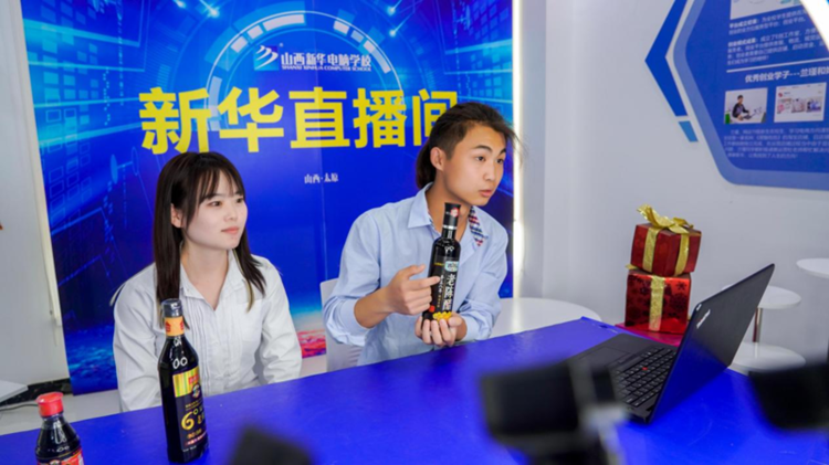 我去，这么多人来新华是干啥？