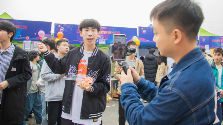 “超级电商月”精彩来袭，看新华学子如何玩转双十一！