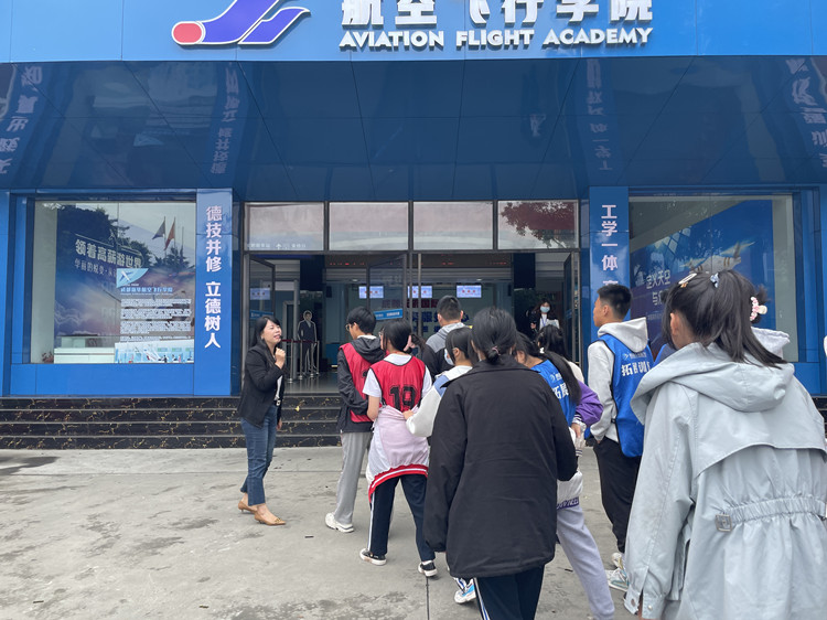 图为我校职教周活动