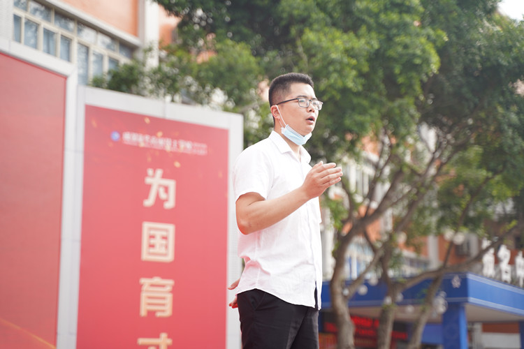 图为欢送会宣讲