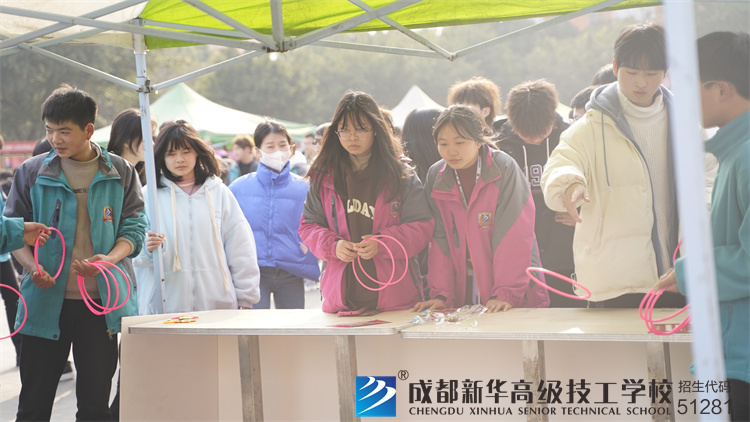 成都新华高级技工学校元宵游园会