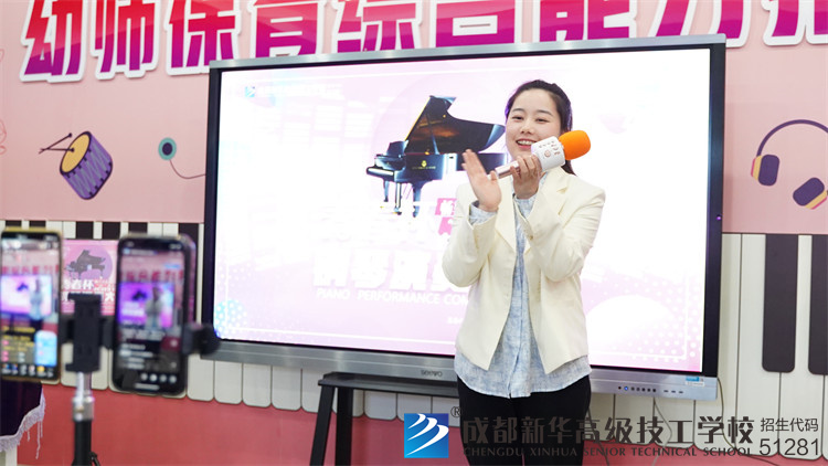 幼儿教育与艺术设计专业学生举办钢琴