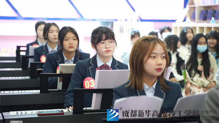 幼儿教育与艺术设计专业学生举办钢琴