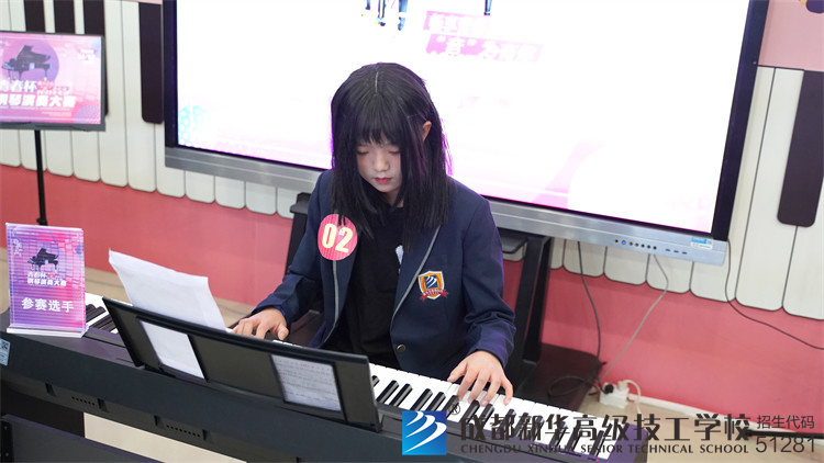 幼儿教育与艺术设计专业学生举办钢琴