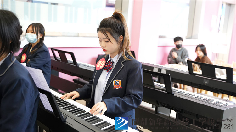幼儿教育与艺术设计专业学生举办钢琴
