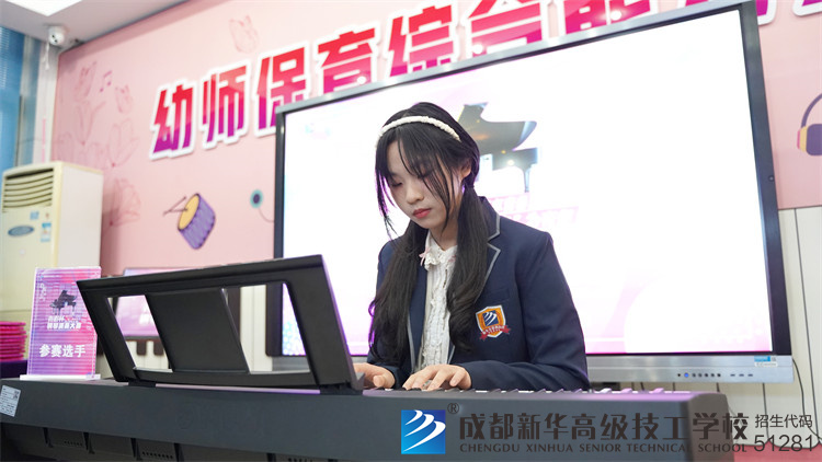 幼儿教育与艺术设计专业学生举办钢琴