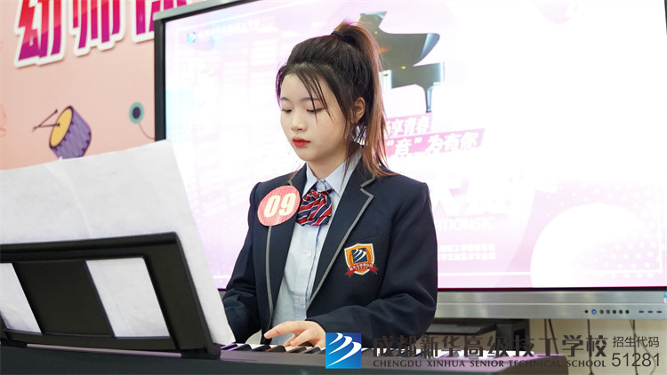 幼儿教育与艺术设计专业学生举办钢琴