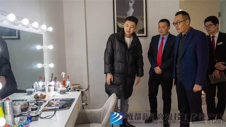 校领导前往京东和汉沙集团参观