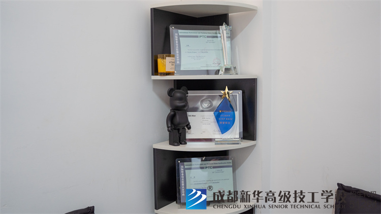 校领导前往京东和汉沙集团参观