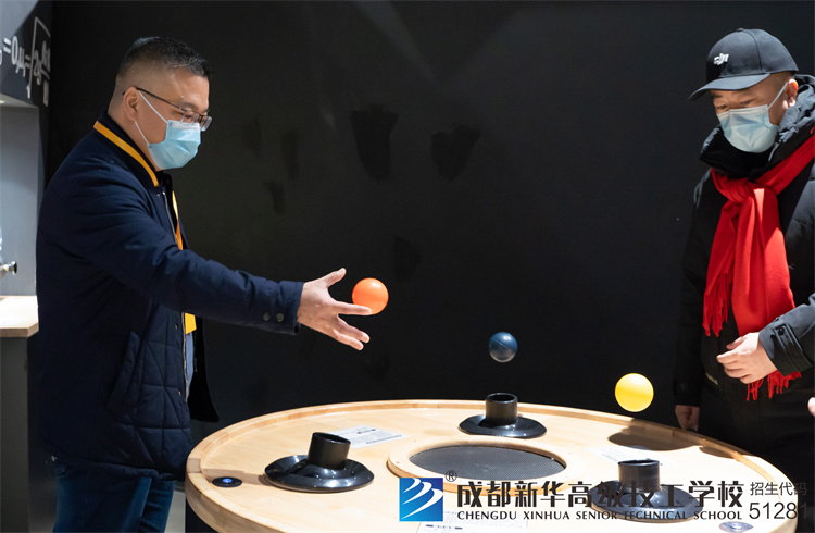 成都新华回访立巢航空就职学生