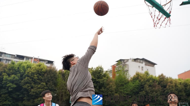 成都新华校园篮球赛