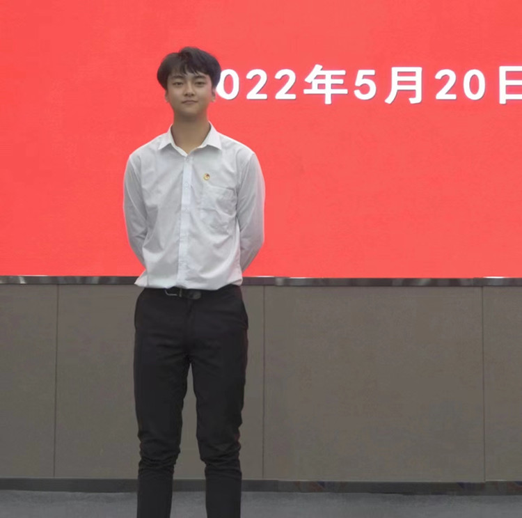 图为涂亚斌同学