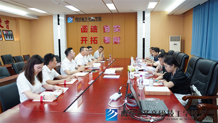 人社局领导参观学校