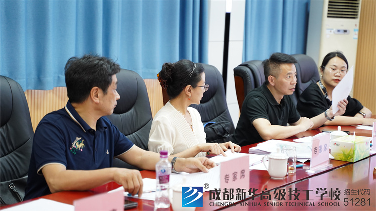 人社局领导参观学校