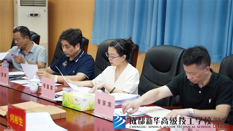 人社局领导参观学校