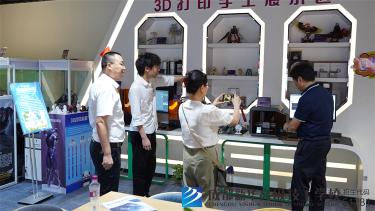人社局领导参观学校
