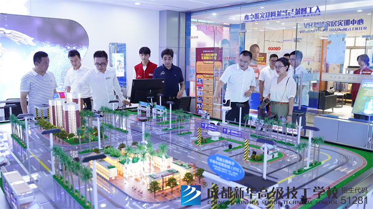 人社局领导参观学校