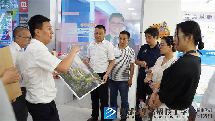 人社局领导参观学校