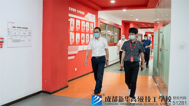学校领导对京东就业学子回访