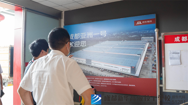 学校领导对京东就业学子回访