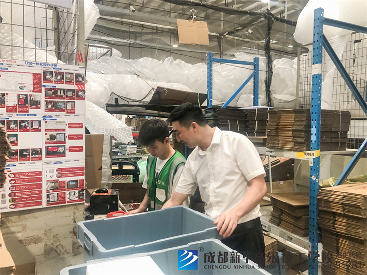 学校领导对京东就业学子回访