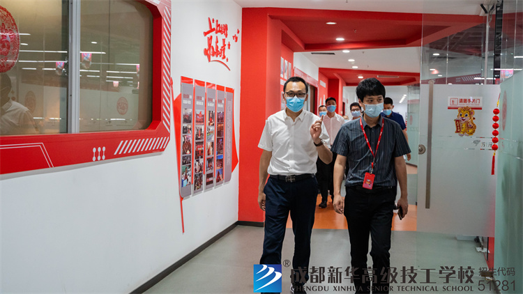 学校领导对京东就业学子回访