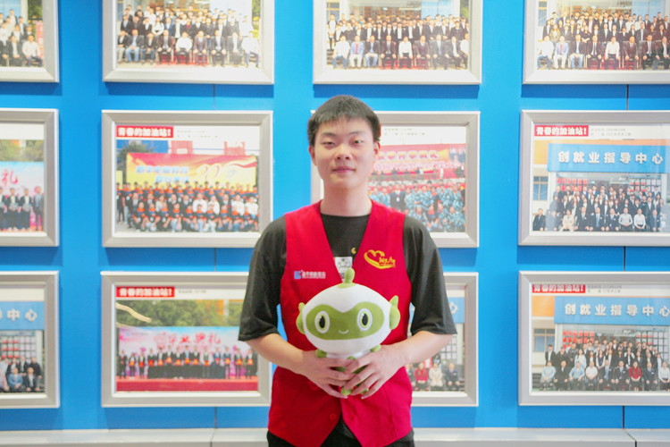 图为新华学子