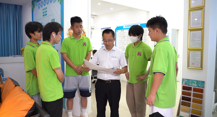 图为李宗伟老师