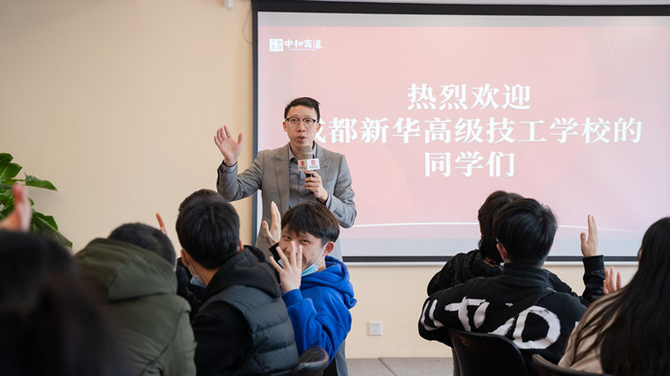 图为赵勇同学