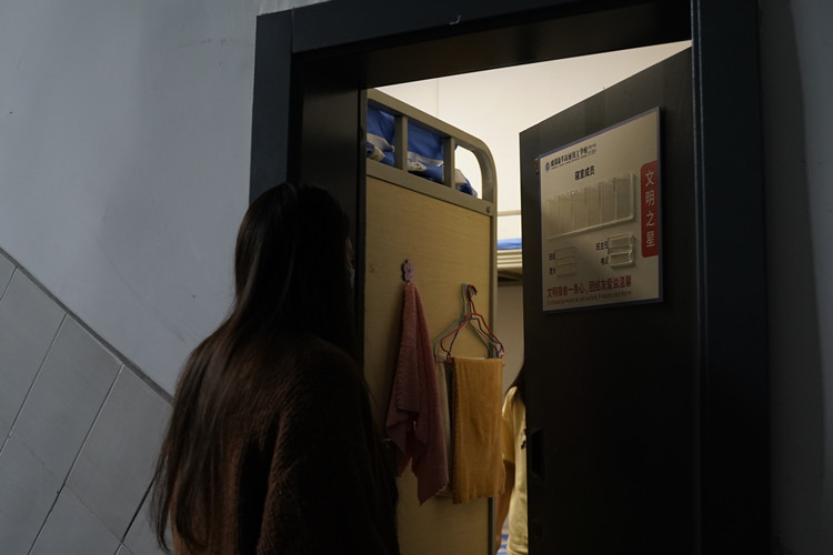 图为新华陈诗璐老师疫情工作