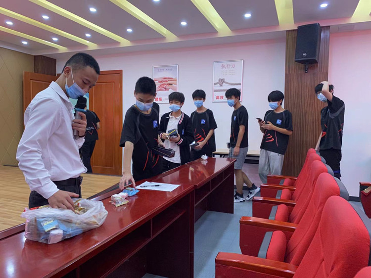 图为但林波老师