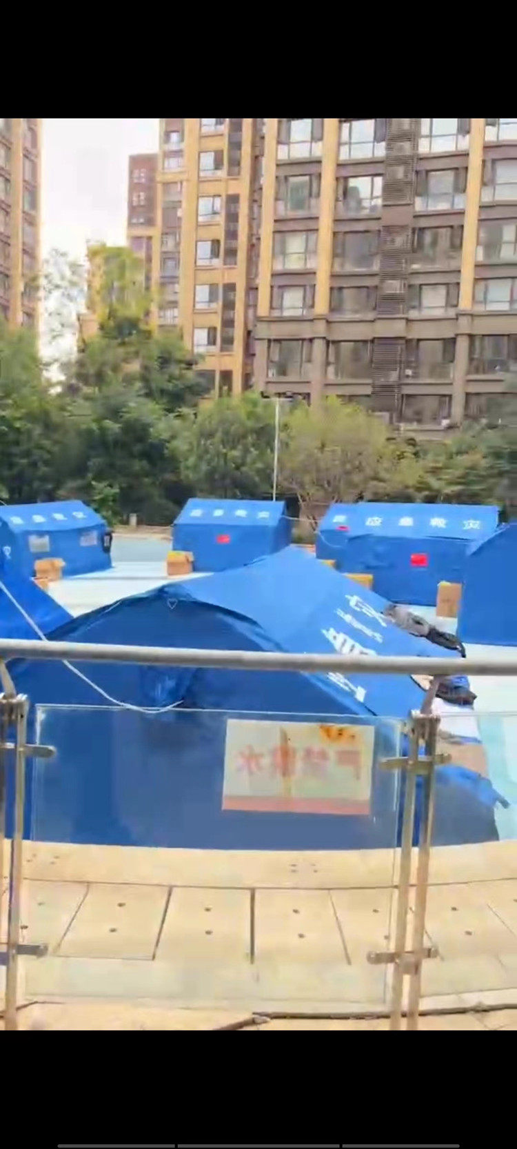 图为朱俊峰疫情期间网课及志愿者工作
