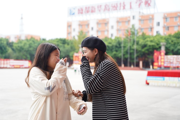 图为张宏梅同学