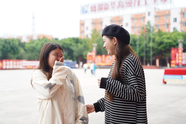 图为张宏梅同学
