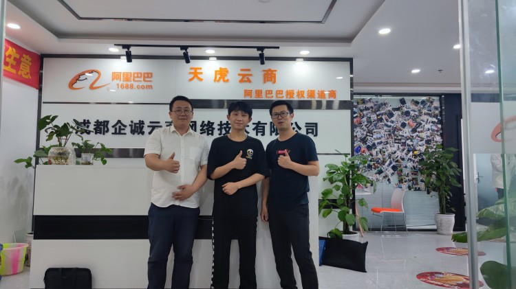 关怀从未停止——成都新华回访毕业学子