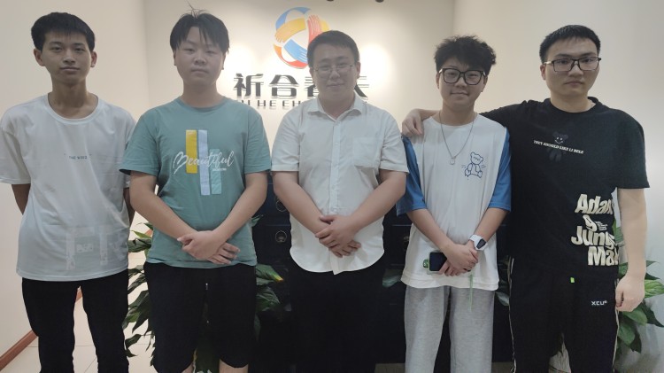 关怀从未停止——成都新华回访毕业学子