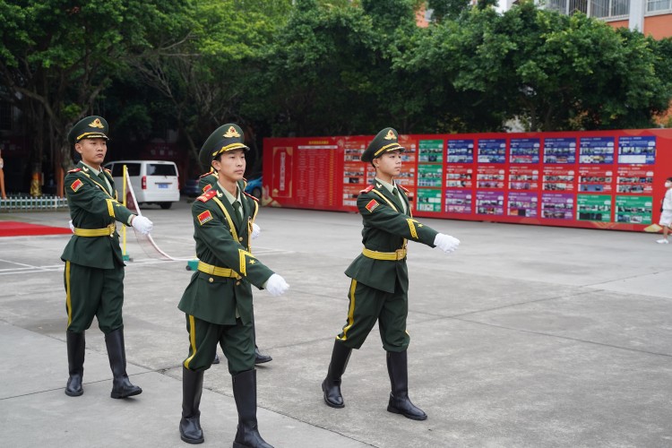 新华国旗护卫队|青春与国旗同在！