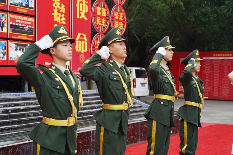 新华国旗护卫队|青春与国旗同在！
