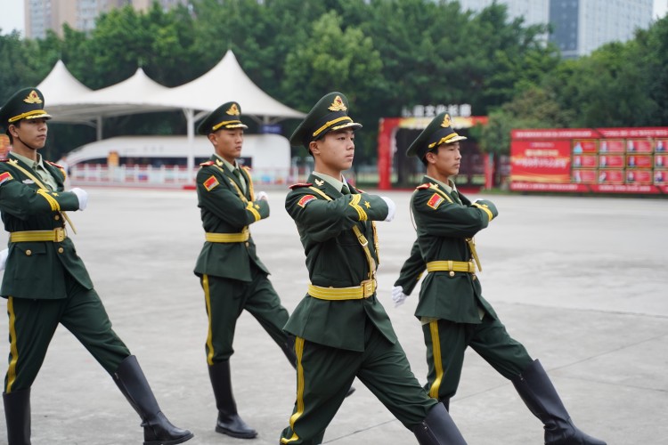 新华国旗护卫队|青春与国旗同在！