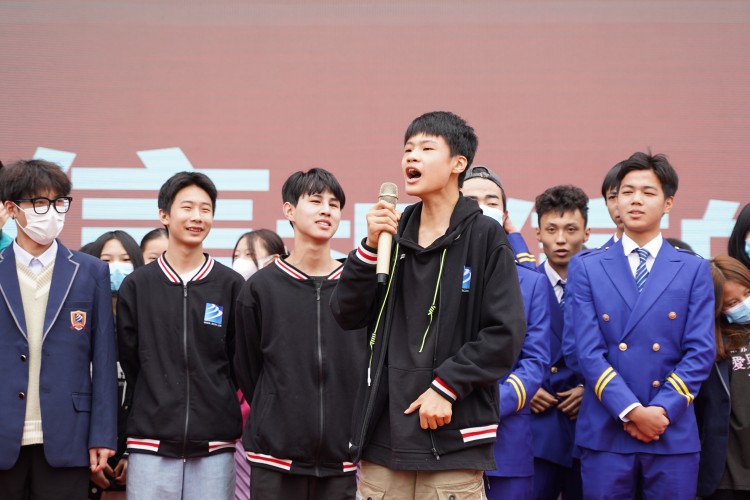 程龙老师新华“学生习惯养成教育”主题演讲