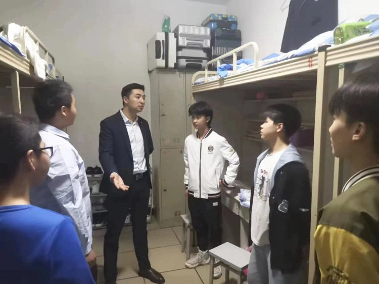 二十大奋进谱华章，新华紧随育栋梁